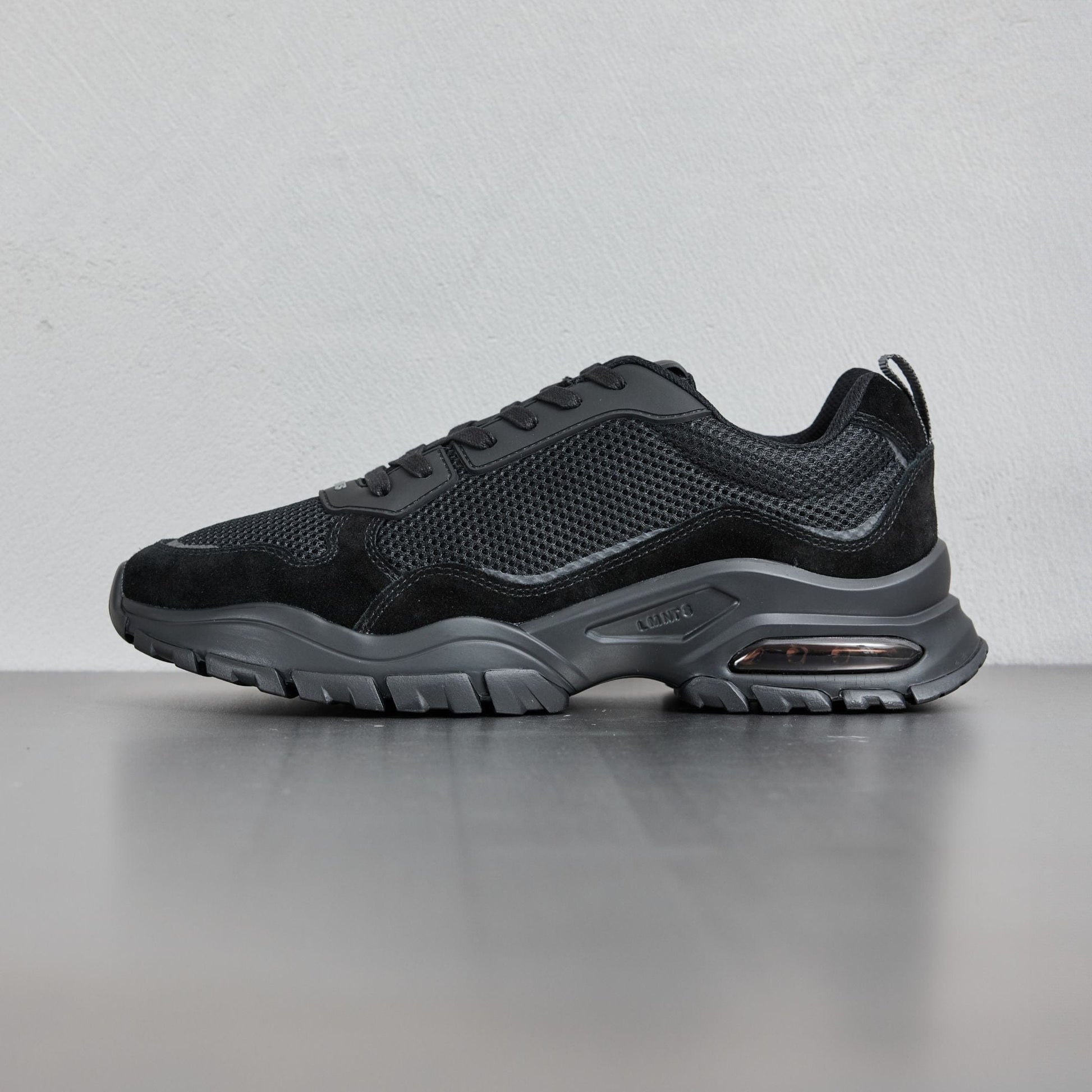 LMNTS Shoes Alpha Runner - Black / Black