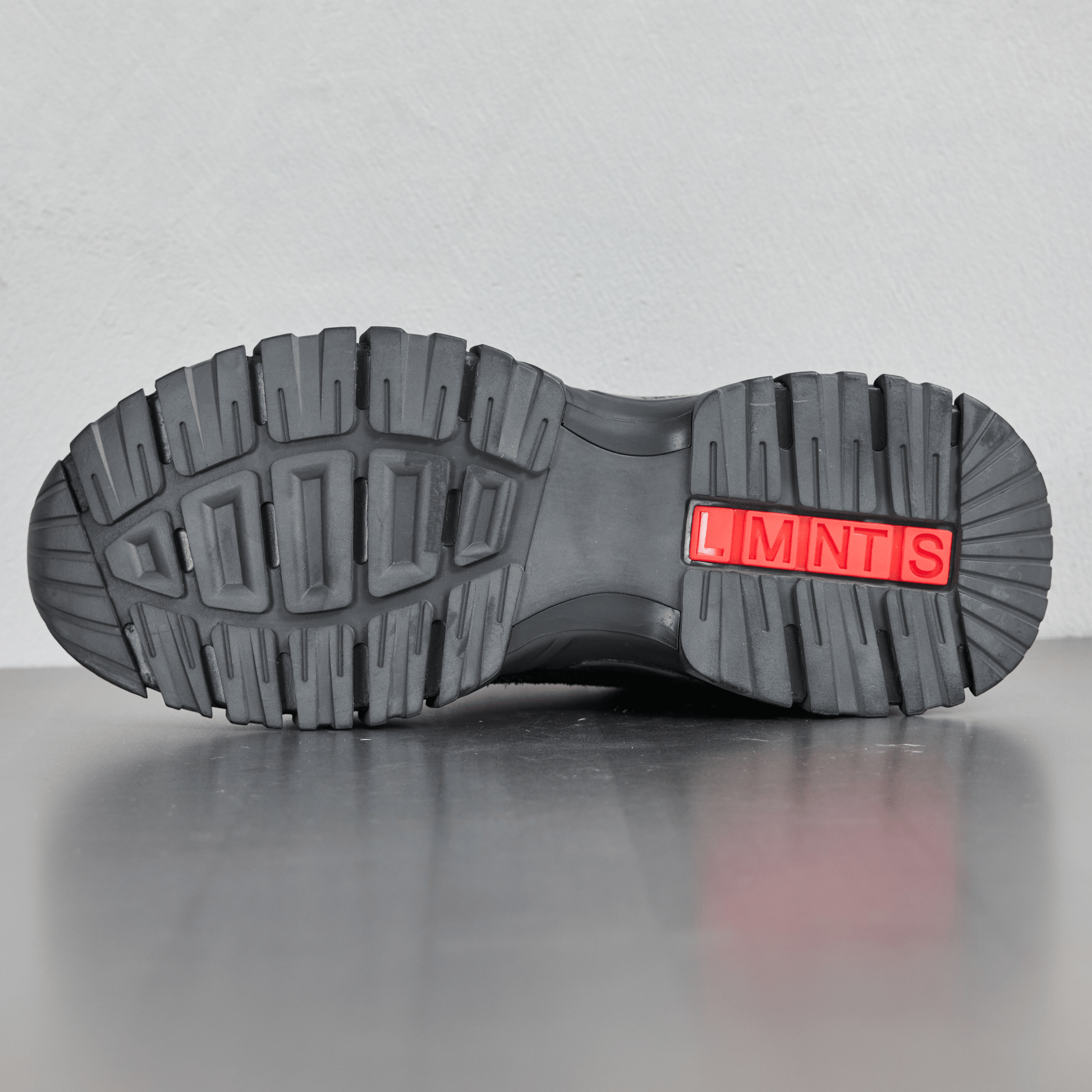 LMNTS Footwear Alpha Runner - Black / Red